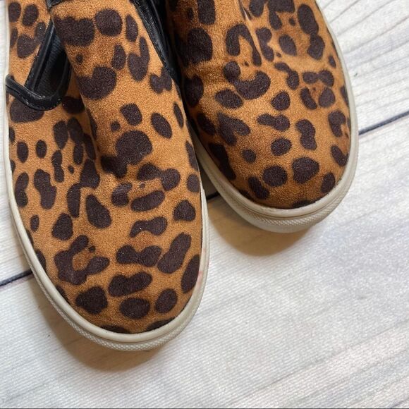 Leopard  Print Slip On Shoes Size 7.5 - Picture 2 of 8